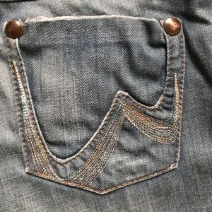 Very cute Retro Wrangler jeans. Size 5/6 like new.